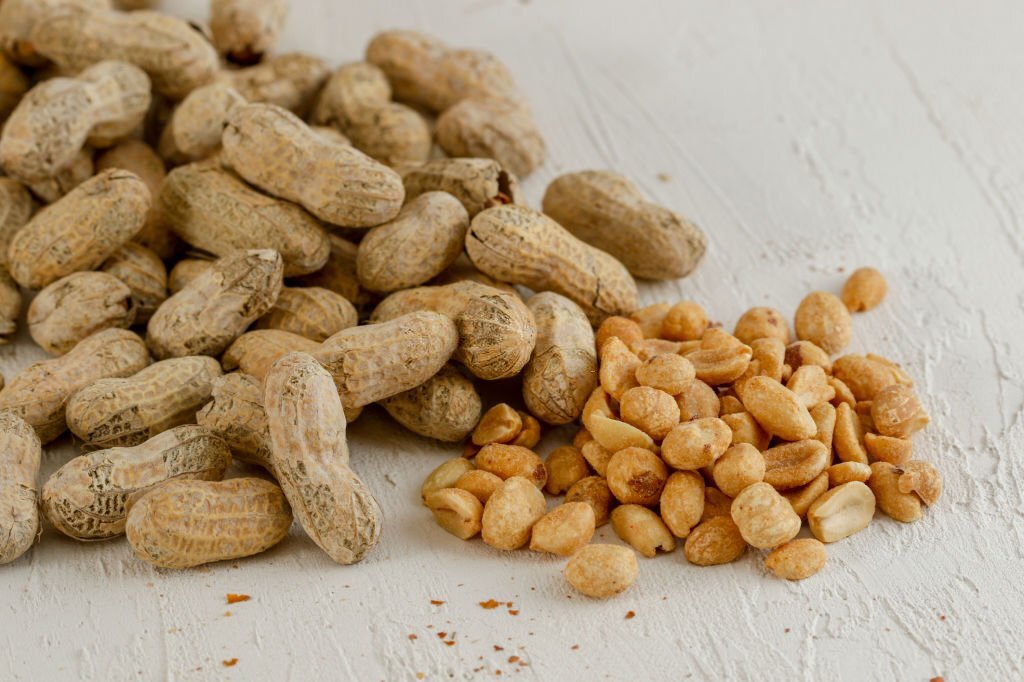 Erdnüsse für Hunde: Dürfen Hunde Erdnüsse essen? Und falls ja, was ist dann mit Erdnussflips oder Erdnussbutter?